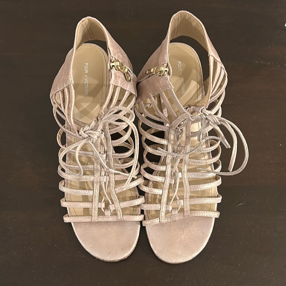 Pour La Victoire block heel sandals. Size 11.